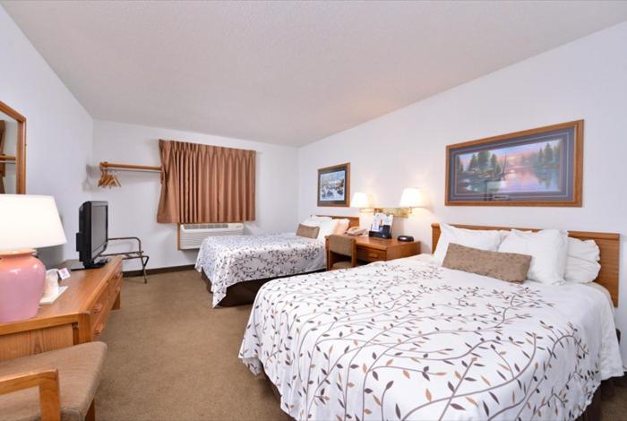 Double Room with Two Double Beds - Non-Smoking interior